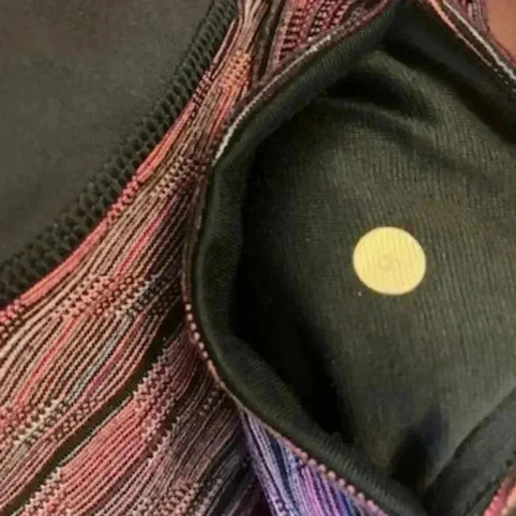 Lululemon Gather and Crow Il crop legging, Navy/ multi-colored, size 6. - Picture 7 of 8